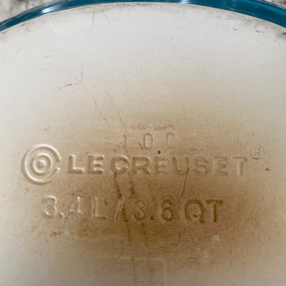 Le Crueset ~ Large Oval Serving Bowl ~ 3.6 QT / 3.4 L - Picture 2 of 3